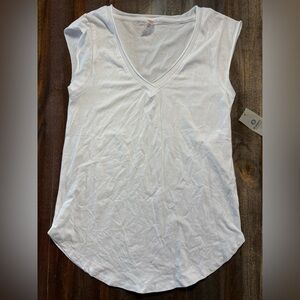 Mono B Women’s White V-Neck Cap Sleeve Tee NWT